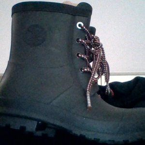 Tommy Hilfiger rubber boots kids size 5- like new, never used